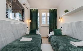 Unit Rooms Warszawa by Metro Rondo ONZ Short Rent idealne pokoje na nocleg w Warszawie